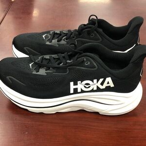 Women’s Sz 9.5 Hoka Clifton 10 Black and White Athletic Sneakers